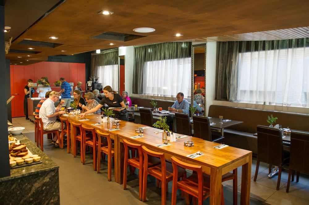 Lancemore Crossley St. Melbourne Dış mekan fotoğraf Interior of a restaurant in Singapore