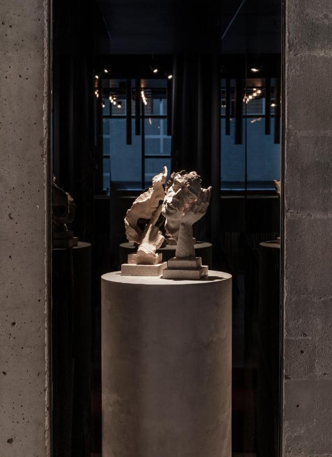 Lancemore Crossley St. Melbourne Dış mekan fotoğraf Sculpture by the artist