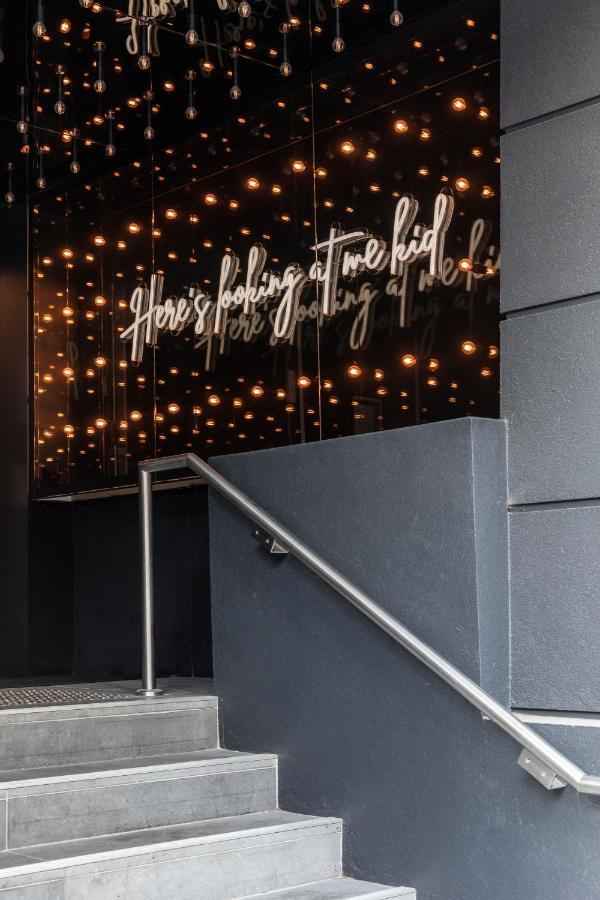 Lancemore Crossley St. Melbourne Dış mekan fotoğraf The staircase at the entrance of the theatre
