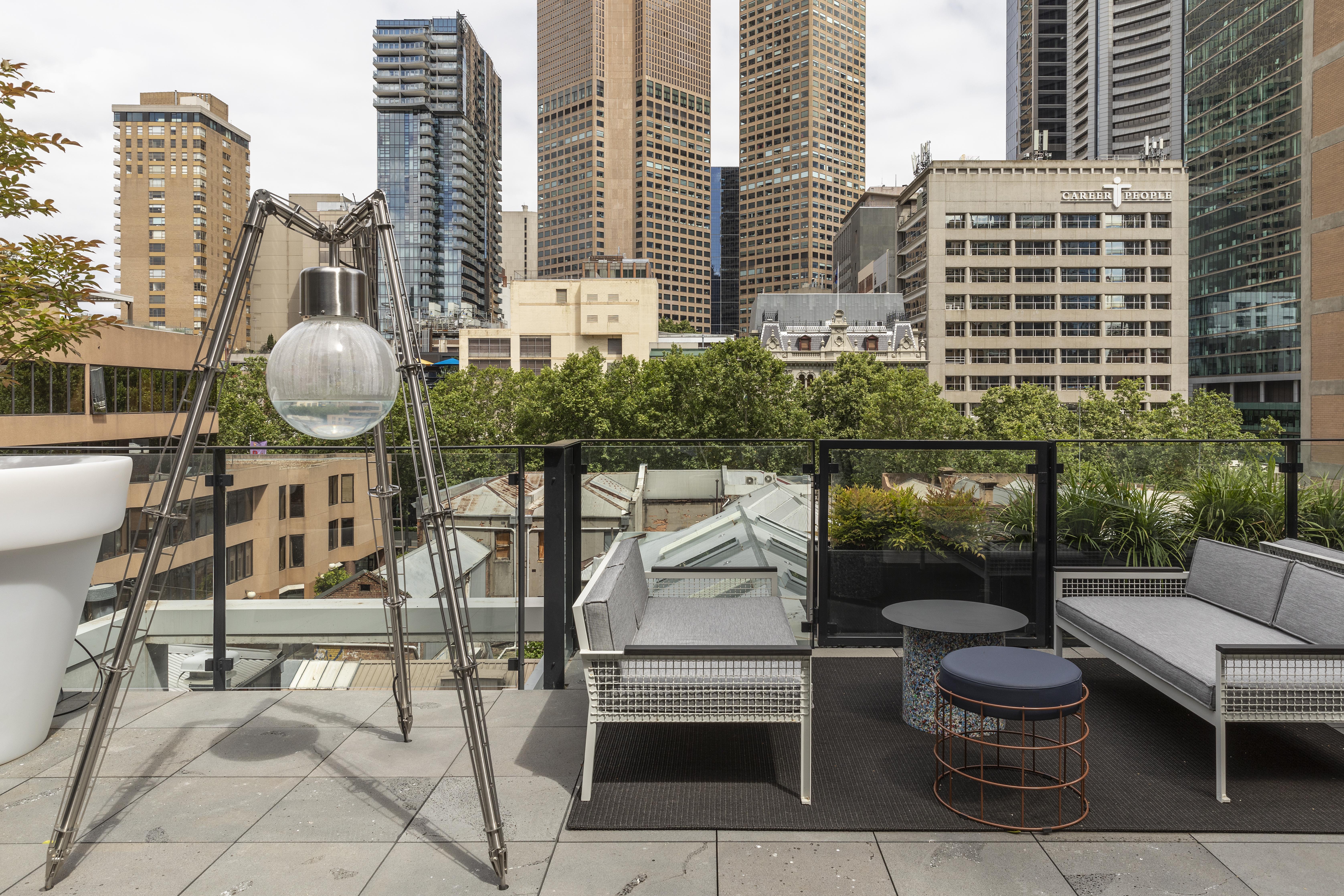 Lancemore Crossley St. Melbourne Dış mekan fotoğraf The rooftop pool at the Hotel
